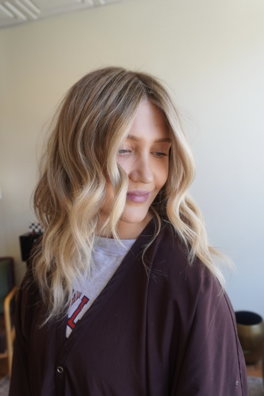 Soft dimensional blonde with face-framing highlights